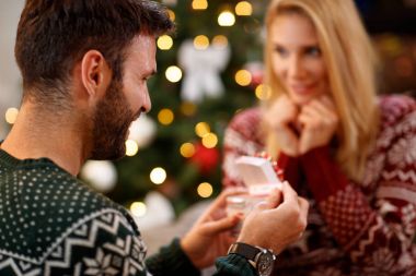 Hamilelik testi bakan adam