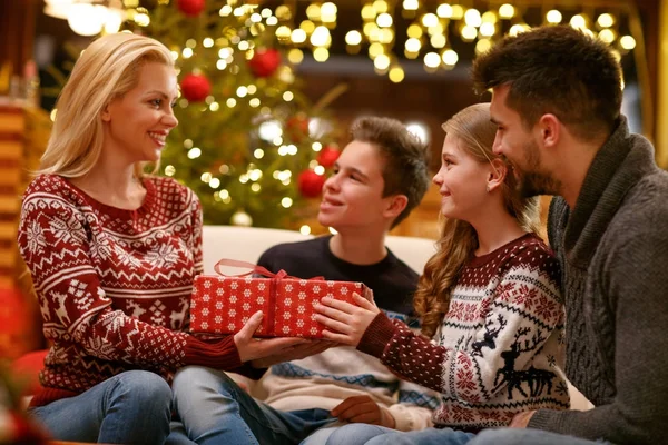 Jul att ge gåvor — Stockfoto