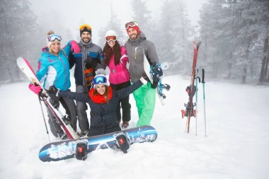 Dağda kayak kayakçı