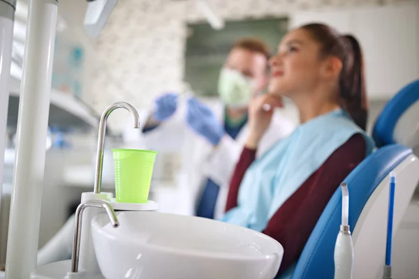 Pompa acqua in clinica dentale — Foto Stock