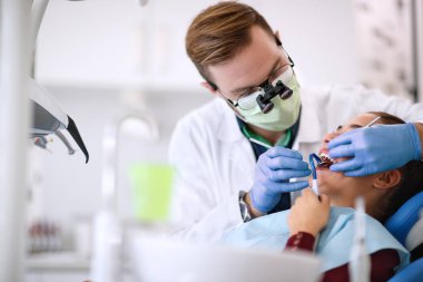 Diş hekimi tamir dişinin diş