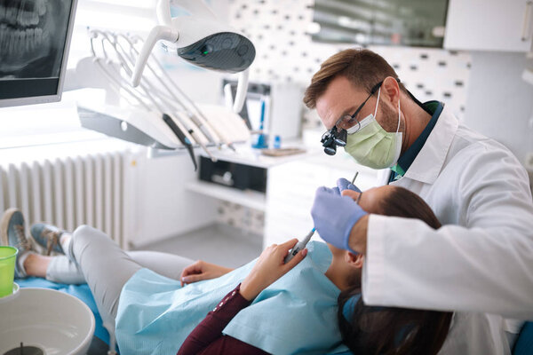 От зубного врача к пациенту
