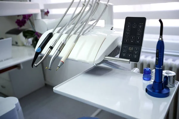 Apparecchi e attrezzature per la riparazione dei denti in ordinazione — Foto Stock