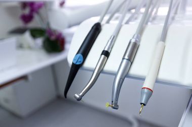 Diş sondaj aleti yakın çekim yılında diş koordinasyon  