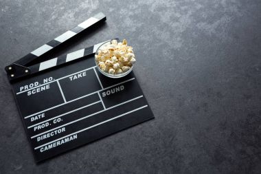 Sinema film tiyatro öğelerini konseptiyle clapper kurulu ayarla 