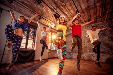 modern dans grubu uygulama atlama dans. Spor,