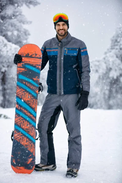 冬スポーツ - スノーボーダーの肖像 — ストック写真