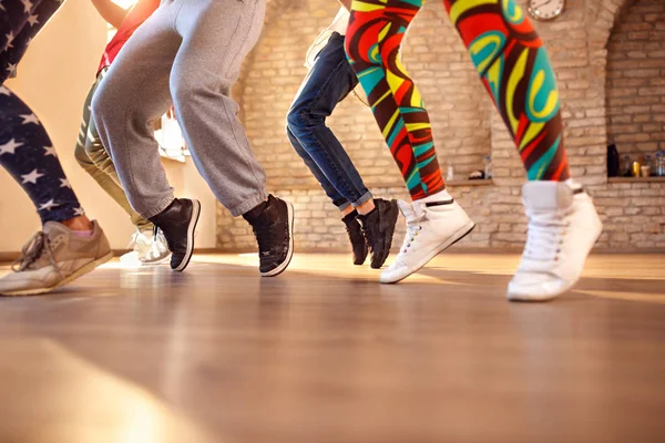 Acercamiento de las piernas del bailarín — Foto de Stock