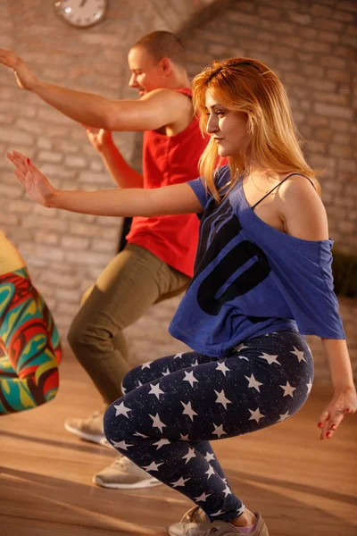 Jóvenes Bailarines Movimiento Indoor — Foto de Stock