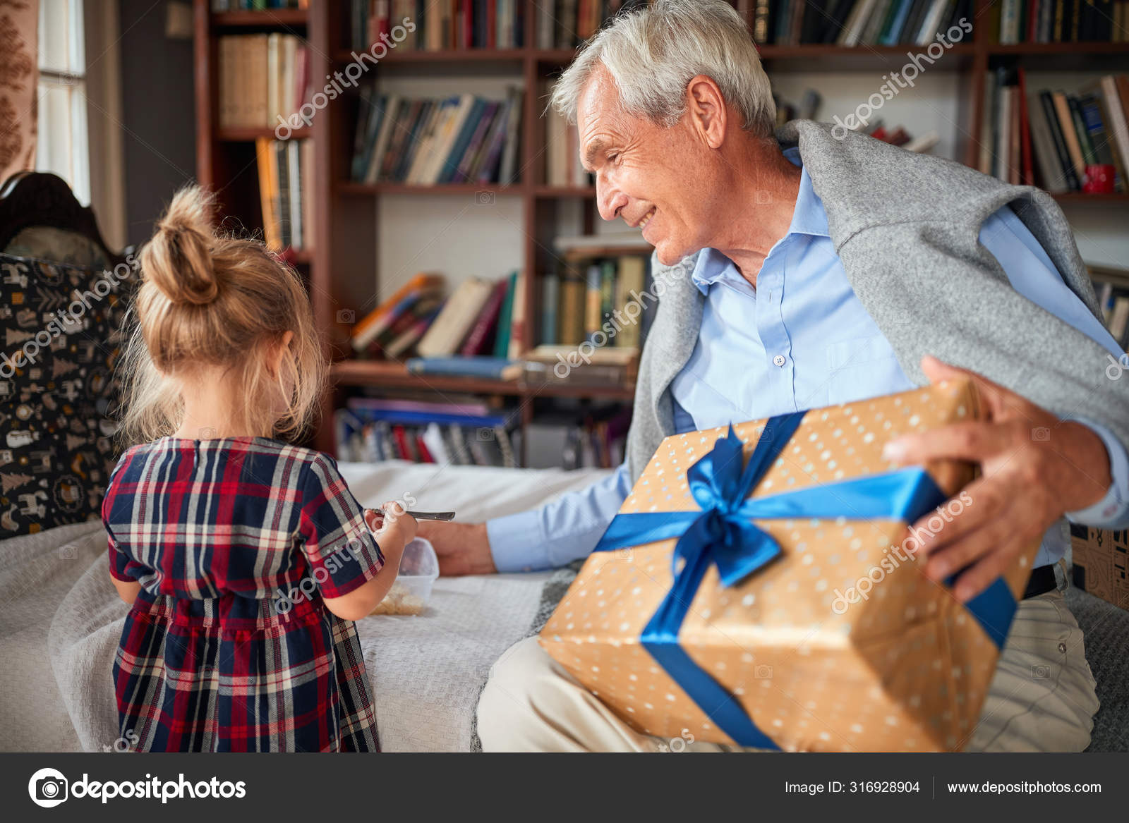 Дорогой подарок дедушке. Сюрпризы дедушке. Идеи для подарка дедушке. Подарок дедушке на день рождения. Подарок дедушке.