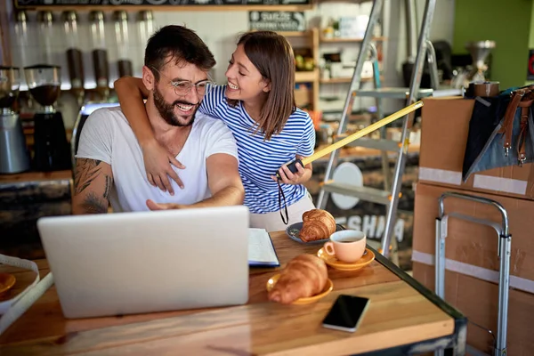Happy man and woman owner ready to open their cafe. — Stock Photo, Image