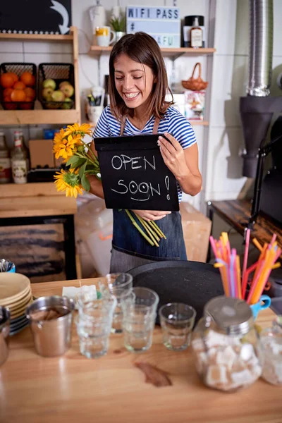Open coffee shop.woman working at open coffe shop. — Stock Photo, Image