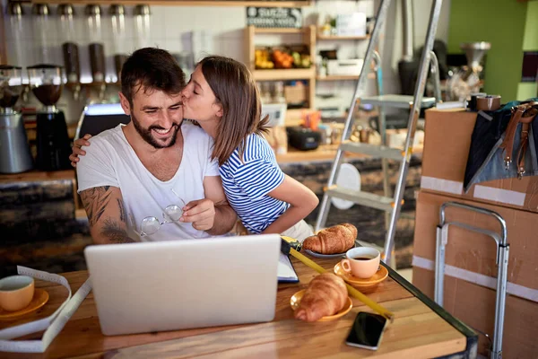 Man and woman owner. Open bar or coffee shop. — Stock Photo, Image