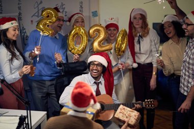 İş dünyası 2020 yılını kutluyor.