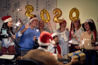 İş dünyası 2020 yılını kutluyor.