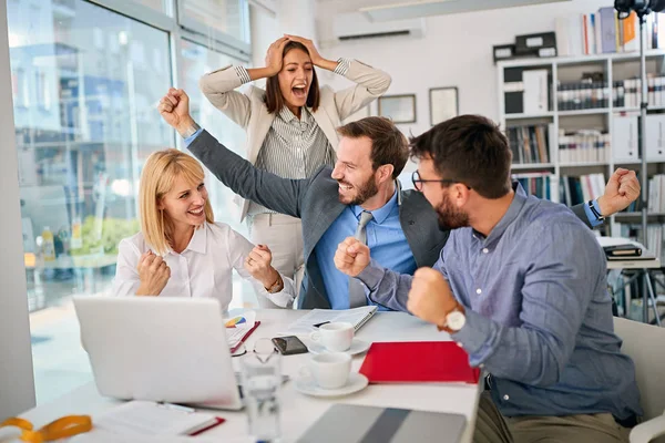 Empresários concluíram com sucesso reunião . — Fotografia de Stock