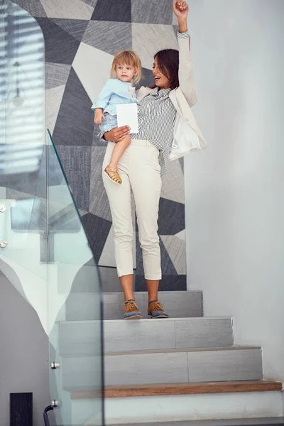 Happy woman with daughter in shopping at shop. — 스톡 사진