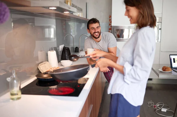 Happy couple in morning celebratin valentines day in kitchen. sexy and in love — Stock Photo, Image