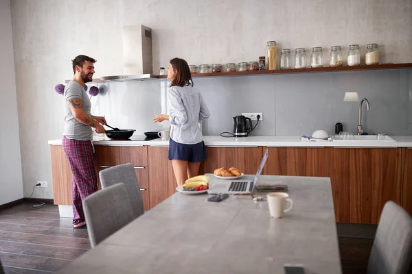Happy couple in morning celebratin valentines day in kitchen.sexy and in love — Stock Photo, Image