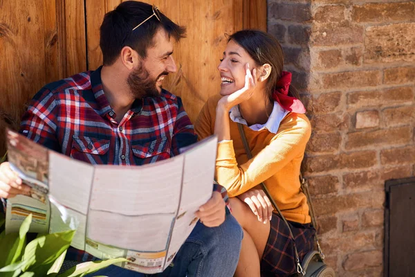 Woman and man in love traveling together. — Stock Photo, Image