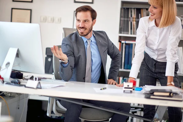 Mladí Tvůrčí Lidé Kanceláři Startup Business Business Lidé Pracující Počítači — Stock fotografie