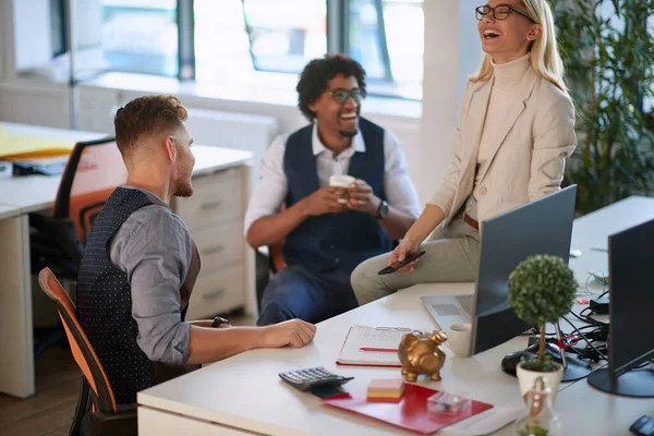 Smiling Business People Having Conversation Coffee Break — Foto de Stock