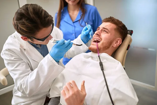 Paciente Sexo Masculino Dentista Com Dor Dente — Fotografia de Stock