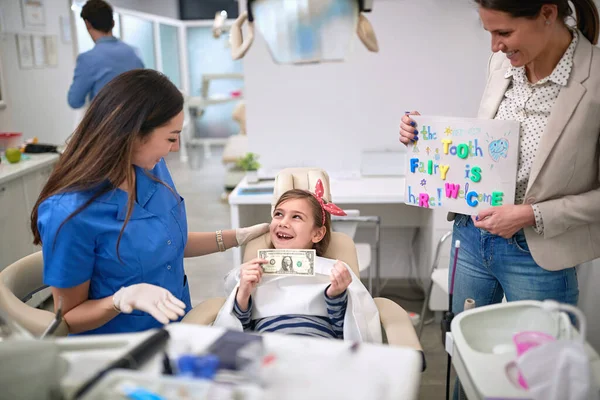 Sonriente Niño Suelto Beby Diente Tiempo Para Diente Hadas — Foto de Stock