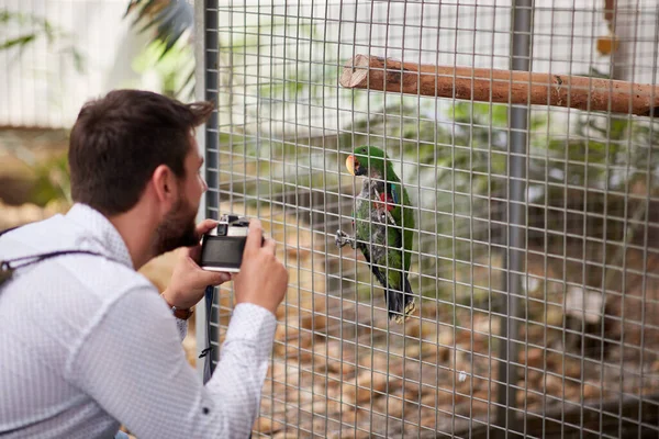 Man Picture Beautiful Parrot Cage Zoo — Stock Photo, Image