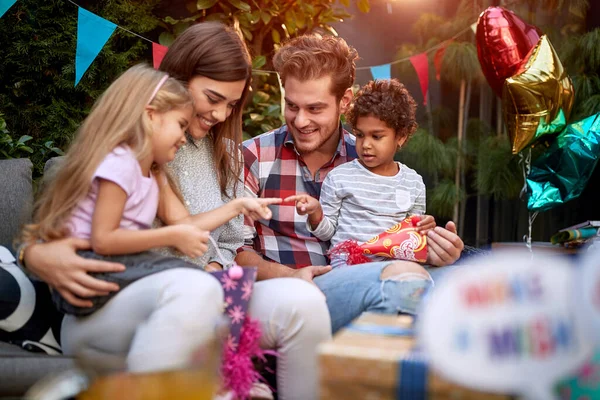 Niños Jugando Tocándose Los Dedos Índice Diversión Jugando Contacto —  Fotos de Stock