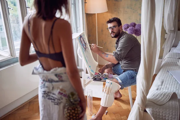 Artist Man Painting Portrait Woman Creating Artwork — Stock Photo, Image