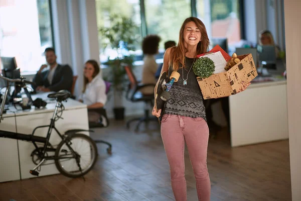 Conseguir Una Nueva Posición Ascender Con Estilo Joven Sonriente Promovida — Foto de Stock