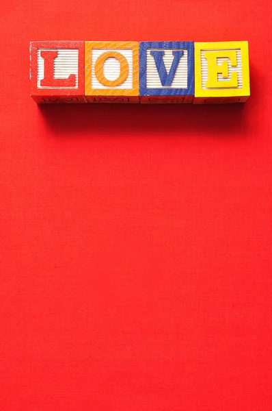 Walentego Day.Love napisales ze kolorowy alfabet bloki — Zdjęcie stockowe