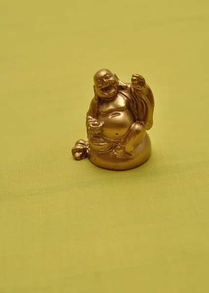 Figura de un sonriente y alegre Buda dorado —  Fotos de Stock