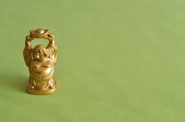 Figurinha de um Buda dourado rindo e alegre — Fotografia de Stock