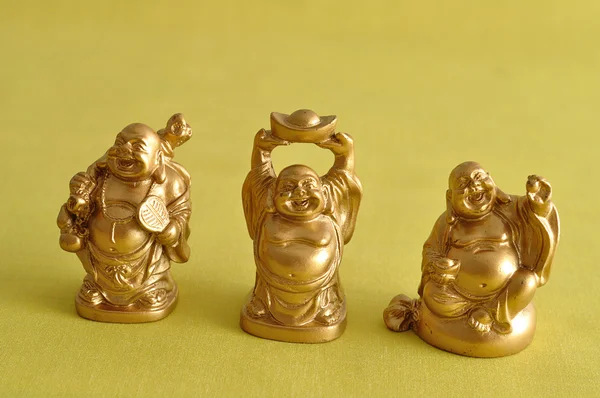 Figuras de un buda dorado risueño y alegre — Foto de Stock