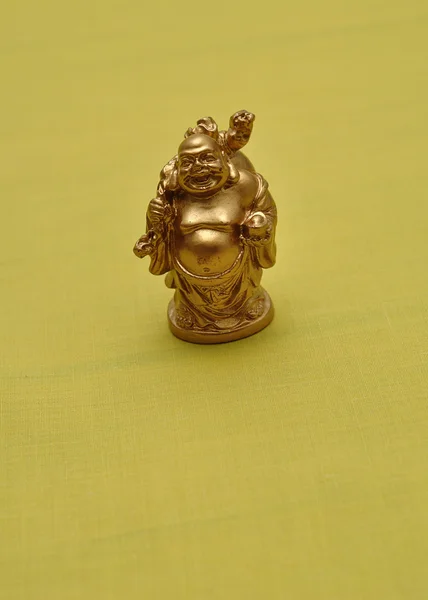 Beeldje van een lachende en vrolijke Gouden Boeddha Stockfoto