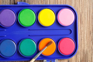 Renkli su boya mavi plastik palet