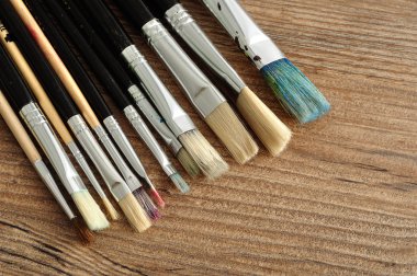 Bir grup boya fırçası.