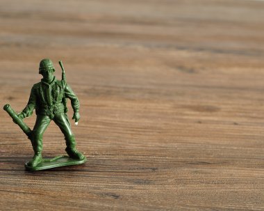 Plastik oyuncak ordu heykelcik