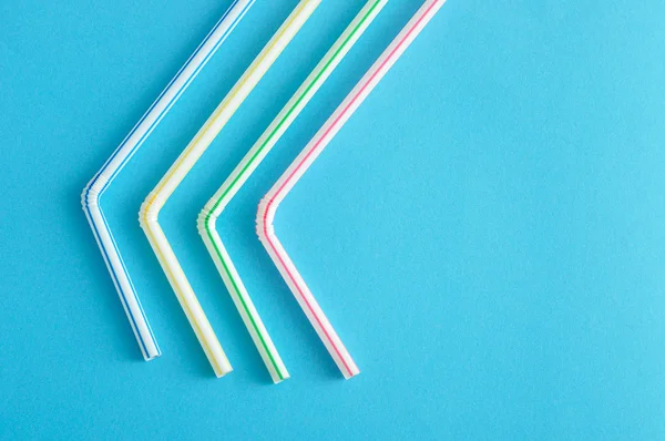 Bended drinking straws on a blue background — Stock Photo, Image