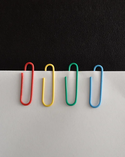 Vier paperclips — Stockfoto