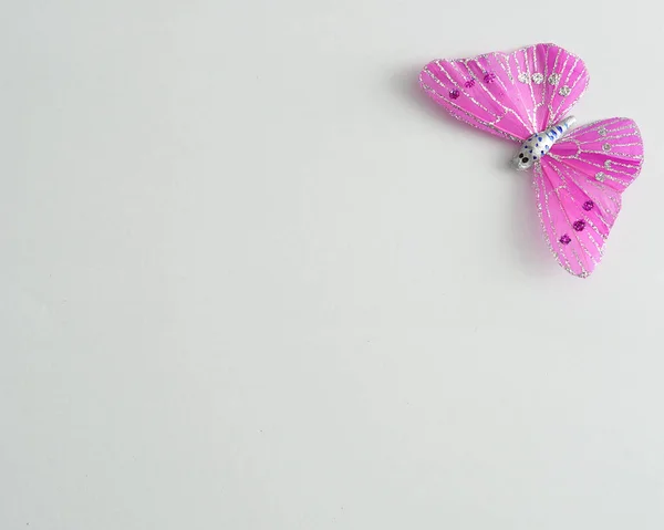 Una mariposa de seda púrpura utilizada para la decoración aislada en blanco — Foto de Stock