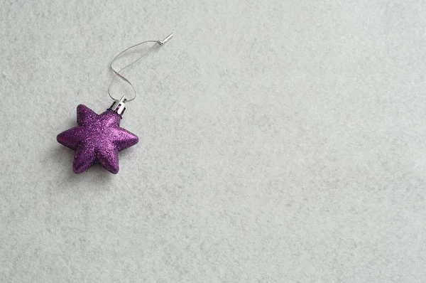 Estrella púrpura para decorar un árbol de Navidad — Foto de Stock