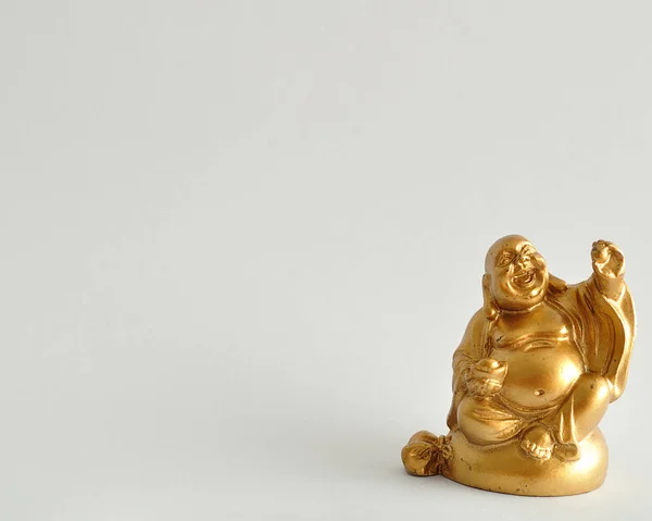 Statyett av en skrattande och glada golden Buddha — Stockfoto