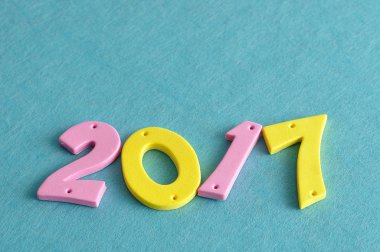 pembe ve sarı rakamlarla 2017 