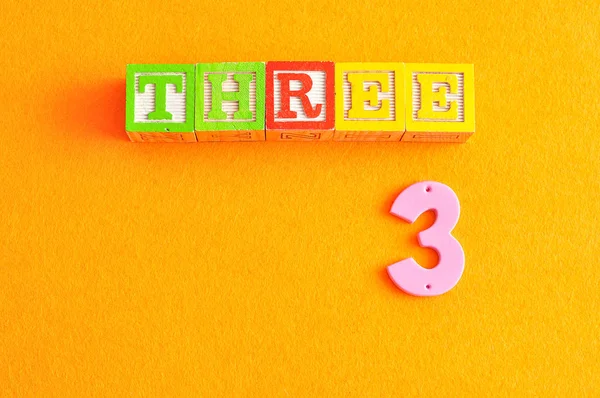 Αριθμός 3 εμφανίζεται ως μια λέξη και έναν αριθμό — Φωτογραφία Αρχείου