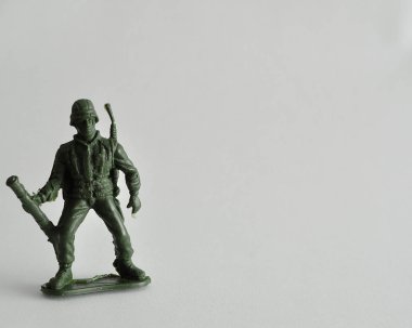 Plastik oyuncak ordu heykelcik
