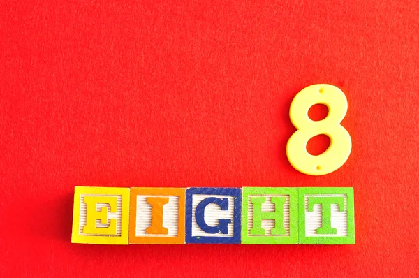 Bir kelime ve bir sayı olarak görüntülenen 8 numaralı
