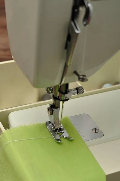 Крупним планом швейна машина — стокове фото